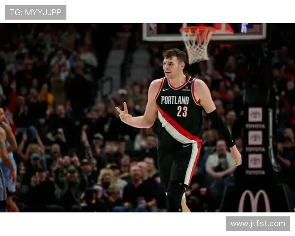 克林根完美表现半场高效两分三分齐发力助攻篮板贡献全面